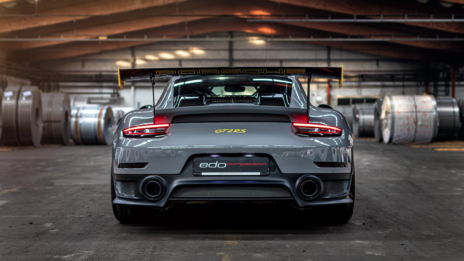 当F1战吼与足球史诗在子夜共振